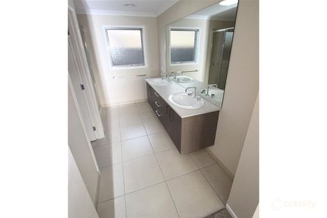Property photo of 62 Eastlakes Boulevard Lara VIC 3212