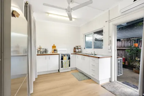 Property photo of 2/16 Robert Road Bentley Park QLD 4869