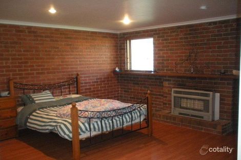 2 Olsen Cl, Mooroolbark, VIC 3138