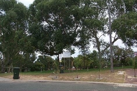 8 Palmerose Ct, North Lake, WA 6163