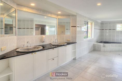 Property photo of 80 Honeysuckle Way Calamvale QLD 4116
