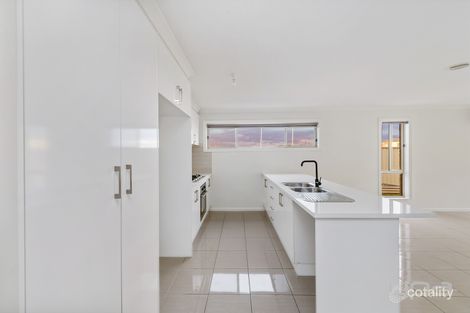 Property photo of 15 Richie Circuit Hillside VIC 3037