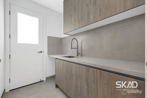 Property photo of 15 Ovata Grove Donnybrook VIC 3064