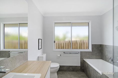 Property photo of 2/3 Element Street Elanora QLD 4221