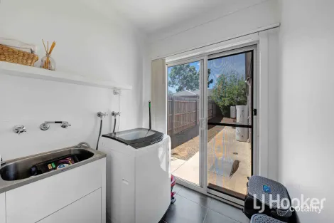 Property photo of 21 Gosse Crescent Brookfield VIC 3338