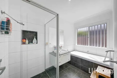 Property photo of 21 Gosse Crescent Brookfield VIC 3338