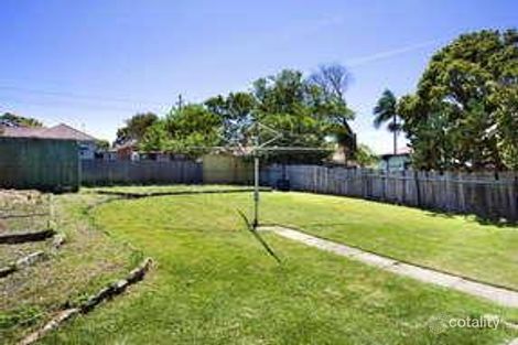 Property photo of 4 De Chair Road Narraweena NSW 2099