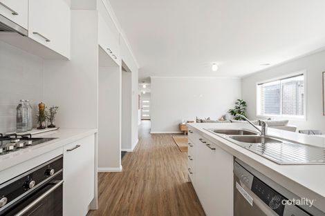 Property photo of 15 Grovedon Circuit Donnybrook VIC 3064