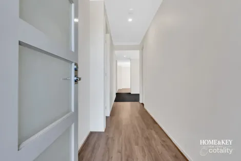 Property photo of 30 Bookham Circuit Kalkallo VIC 3064