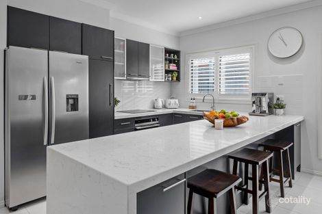 Property photo of 22 Neddletail Crescent South Morang VIC 3752