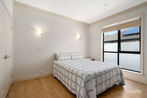 Property photo of 10 Darvell Court Greenvale VIC 3059