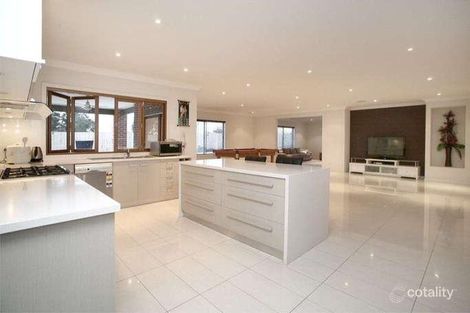 Property photo of 4 The Grove Hampton Park VIC 3976