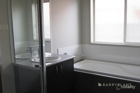Property photo of 39 Balcombe Drive Manor Lakes VIC 3024