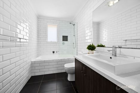 Property photo of 18 Dunrossil Drive Sunbury VIC 3429
