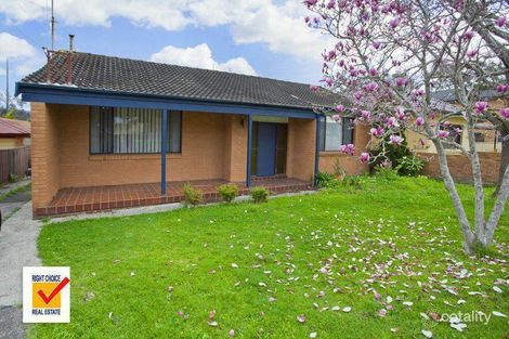 5 Park Cres, Oak Flats, NSW 2529