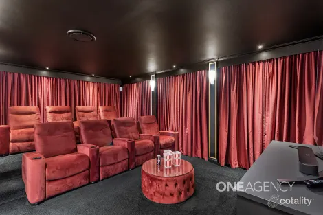 Property photo of 18 Mood Circuit Albion Park NSW 2527