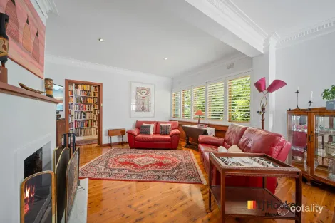 Property photo of 10 Lockyer Street Griffith ACT 2603