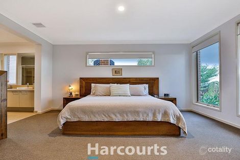 Property photo of 40 Waterside Drive Pakenham VIC 3810