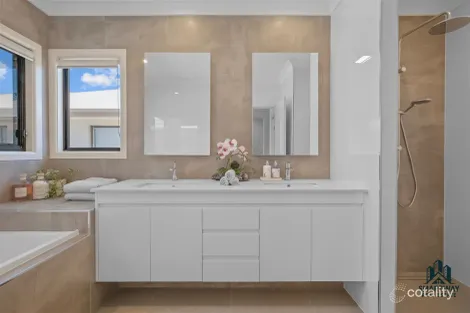 Property photo of 43 North View Street Hope Island QLD 4212