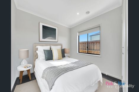 Property photo of 5 Heath Avenue Rockbank VIC 3335