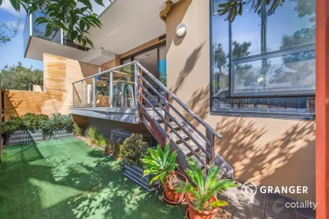 Property photo of 1/2 Wattle Place McCrae VIC 3938