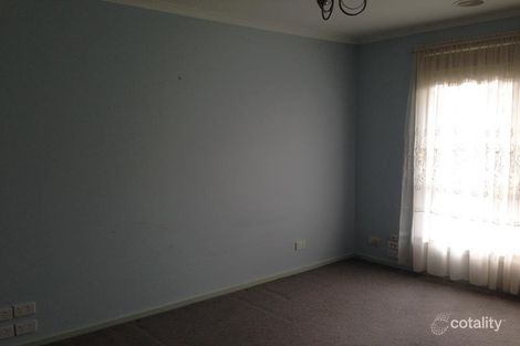 2/19 Wahgunyah Dr, St Albans, VIC 3021