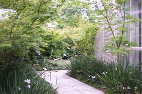Property photo of 4/64 Irving Road Toorak VIC 3142
