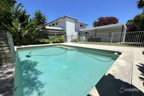 2/83 Mountain View Ave, Miami, QLD 4220