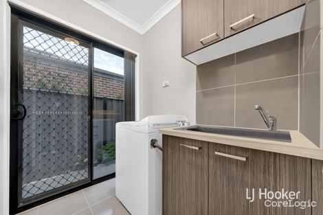 Property photo of 10 Dellinea Street Cranbourne North VIC 3977