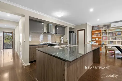 Property photo of 8 Falabela Road Clyde North VIC 3978