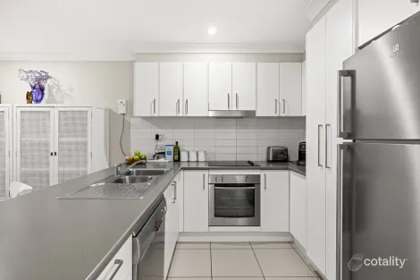 Property photo of 2/6 Macgregor Avenue Highfields QLD 4352