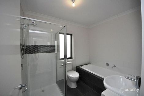 Property photo of 1 Lithgow Way Mooroolbark VIC 3138