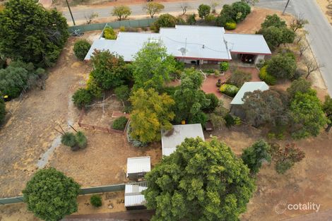 2 Powell Cres, Quairading, WA 6383