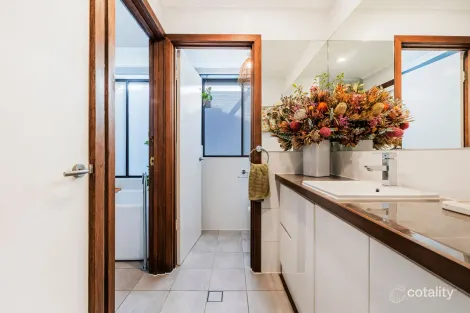Property photo of 17 Sunnymeade Drive Aberfoyle Park SA 5159
