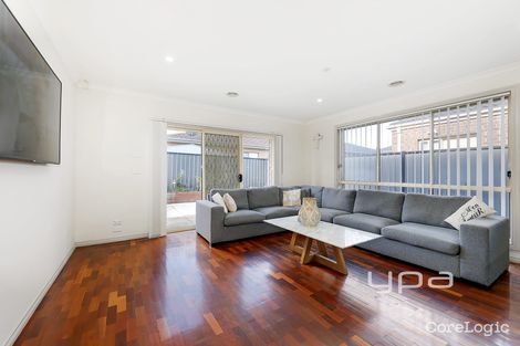 Property photo of 10 Snowden Place Roxburgh Park VIC 3064