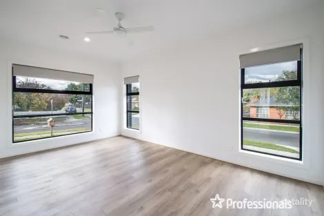 Property photo of 18 Pentlowe Road Wantirna South VIC 3152