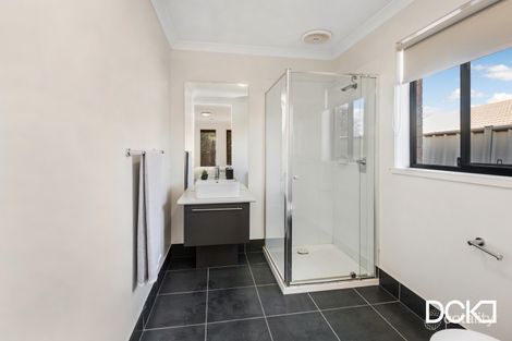 Property photo of 13 Tununga Circuit Kangaroo Flat VIC 3555