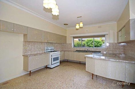 Property photo of 14 Lynden Grove Mount Waverley VIC 3149