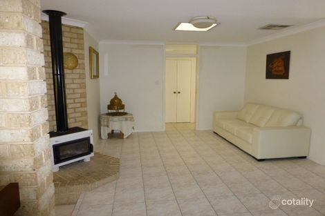 Property photo of 32 Lakeside Drive Thornlie WA 6108