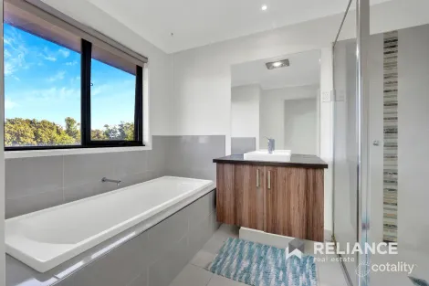 Property photo of 5 Pride Grove Wyndham Vale VIC 3024