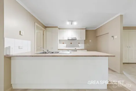 Property photo of 2 Bailey Boulevard Koo Wee Rup VIC 3981