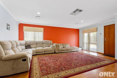 Property photo of 21 Broome Crescent Cranbourne North VIC 3977