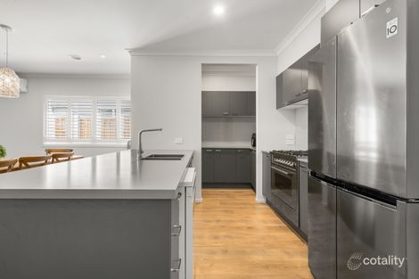 Property photo of 12 Dunkerrin Avenue Gisborne VIC 3437