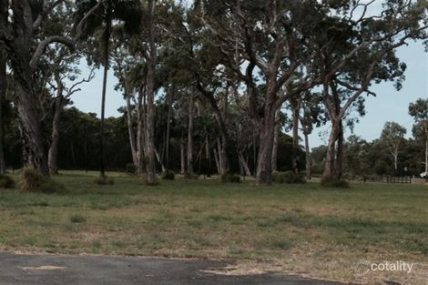 2 Coral Reef Ct, Armstrong Beach, QLD 4737