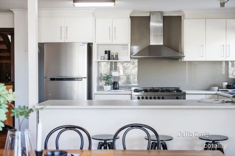 Property photo of 4 Pitura Place Eltham VIC 3095