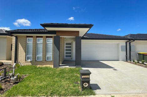Property photo of 105 Palmdale Crescent Mambourin VIC 3024