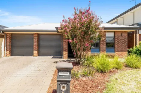 8 Biarritz St, Munno Para West, SA 5115