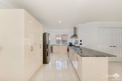 Property photo of 47 Lakeshore Drive Helensvale QLD 4212