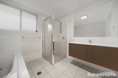 Property photo of 33 Grantham Crescent Denham Court NSW 2565