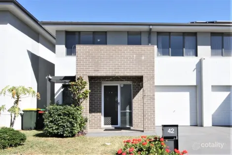 Property photo of 42 Sovereign Circuit Glenfield NSW 2167